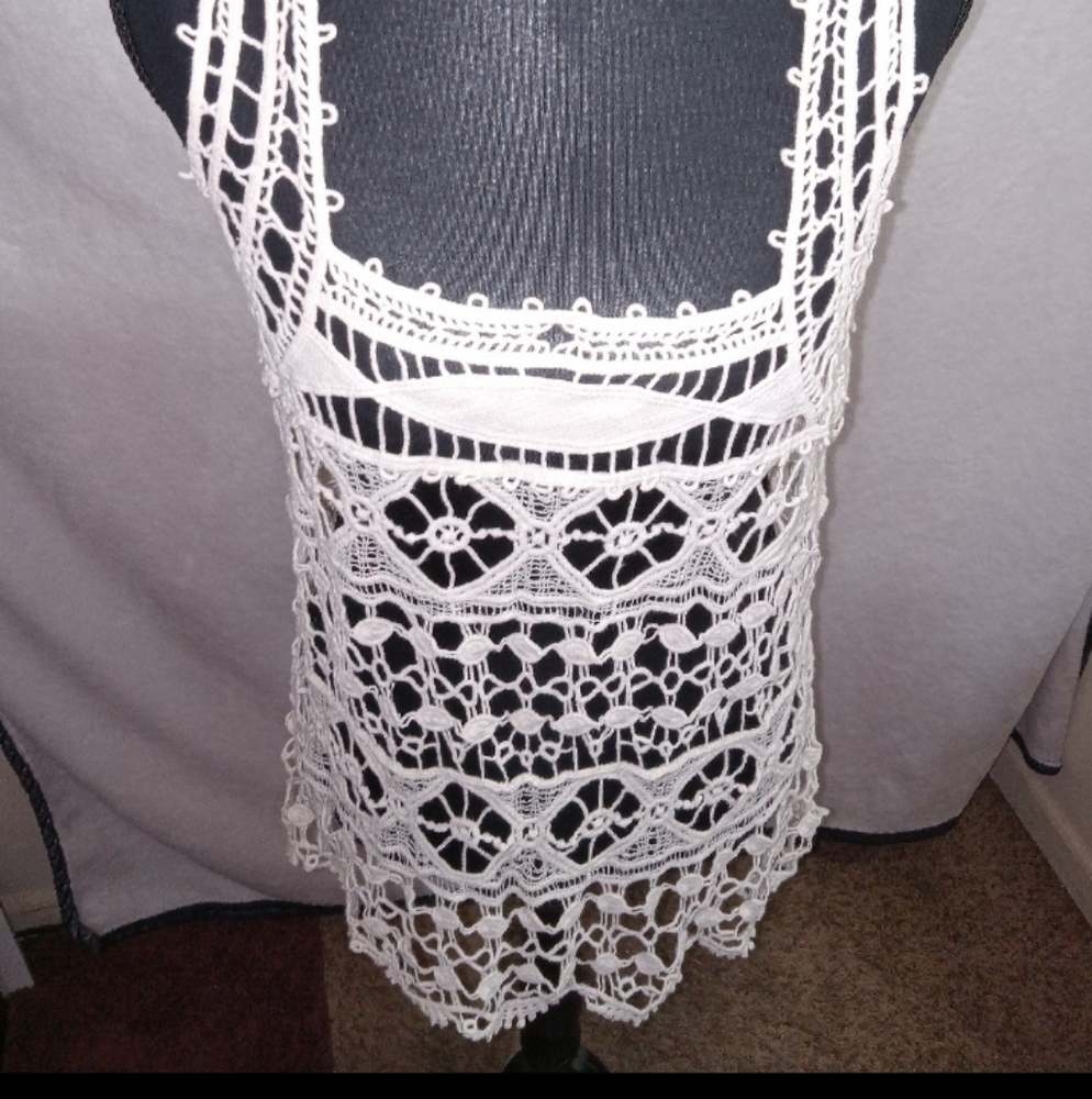 Maurices Cream Crochet Lace Top Size M - Picture 12 of 12